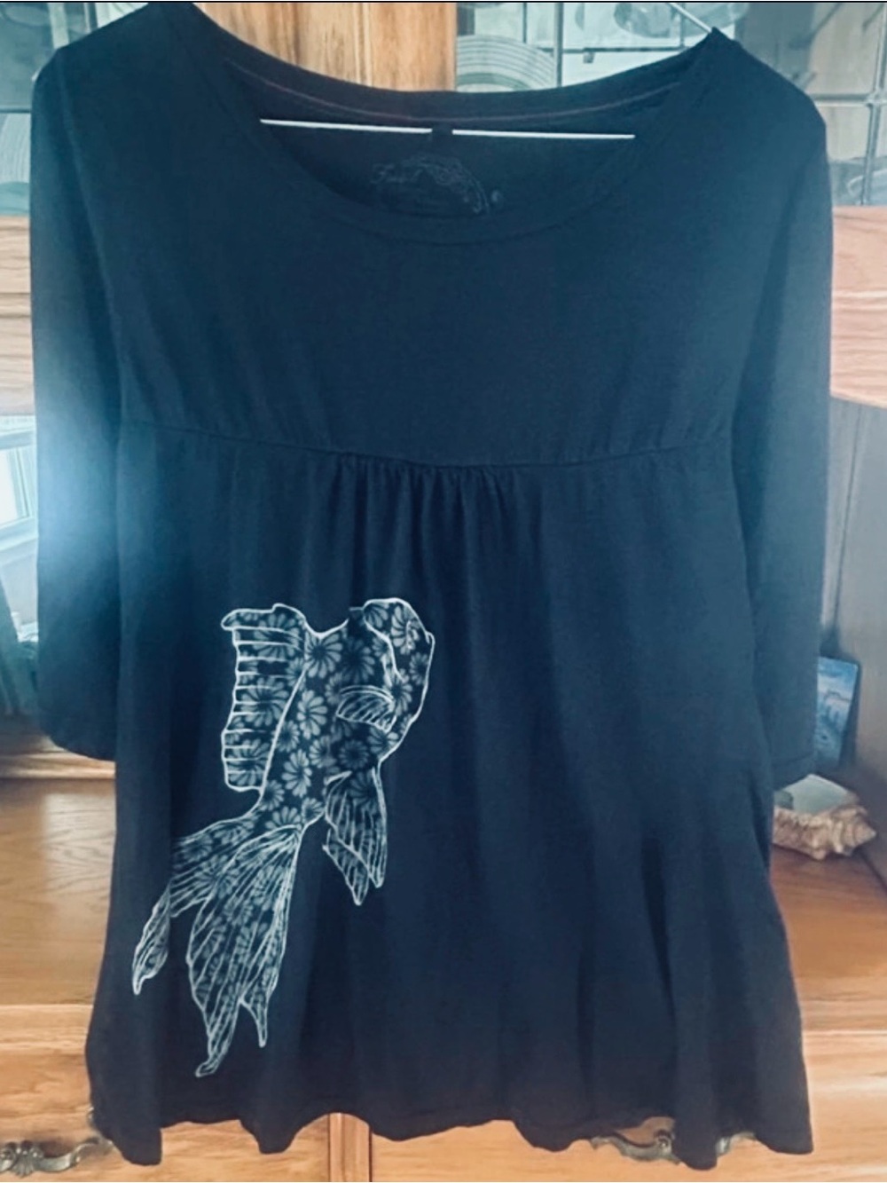 Vintage Fossil Black Long-Sleeve Top with White Floral Fish *Rare*